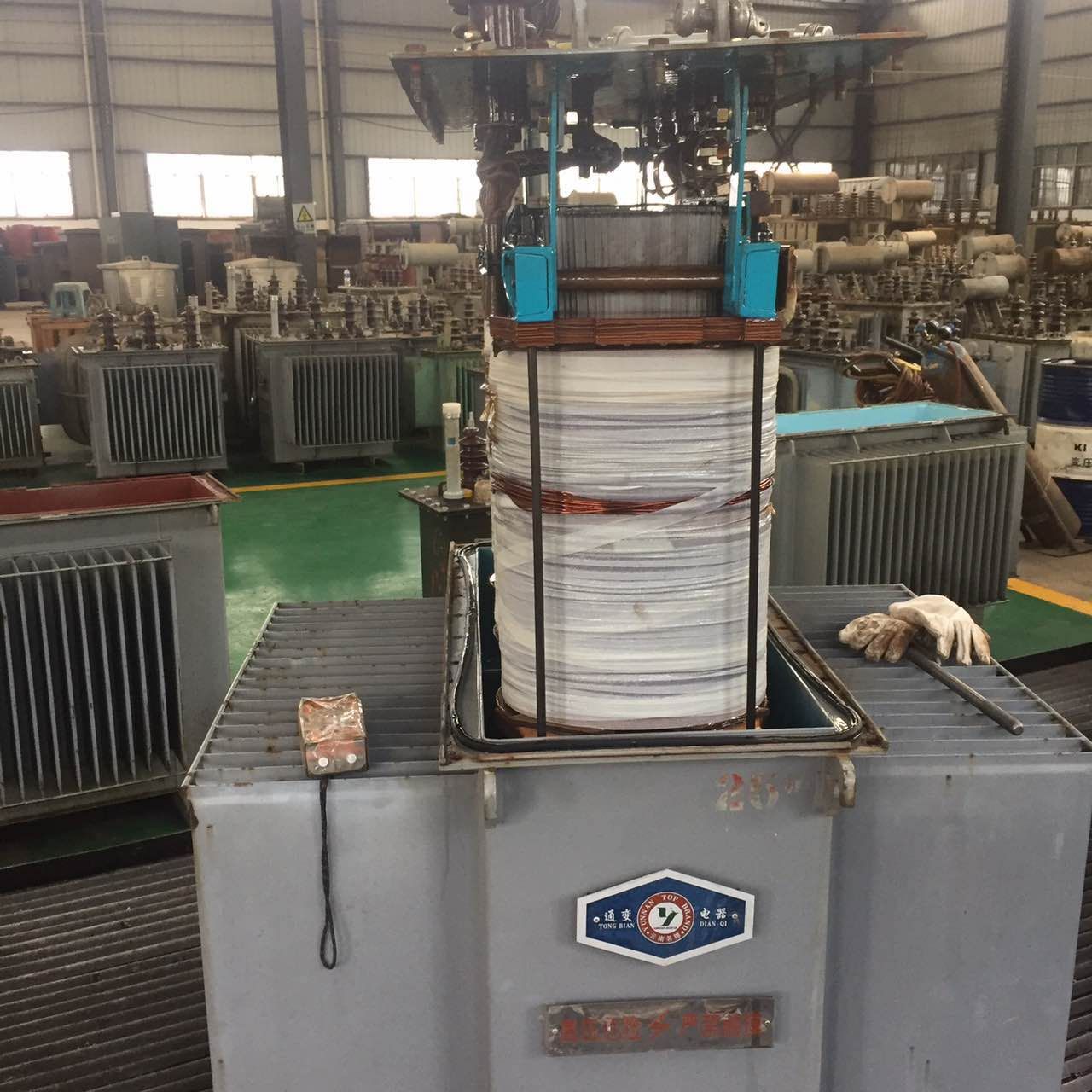 待修变压器吊芯检测2017.9-修理案例-云南变压器维修_云南变压器销售_云南特种变压器维修