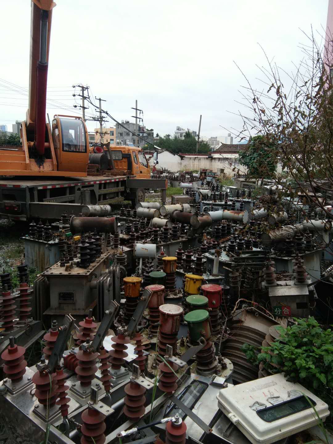 变压器吊装现场2017.10.17-修理案例-云南变压器维修_云南变压器销售_云南特种变压器维修