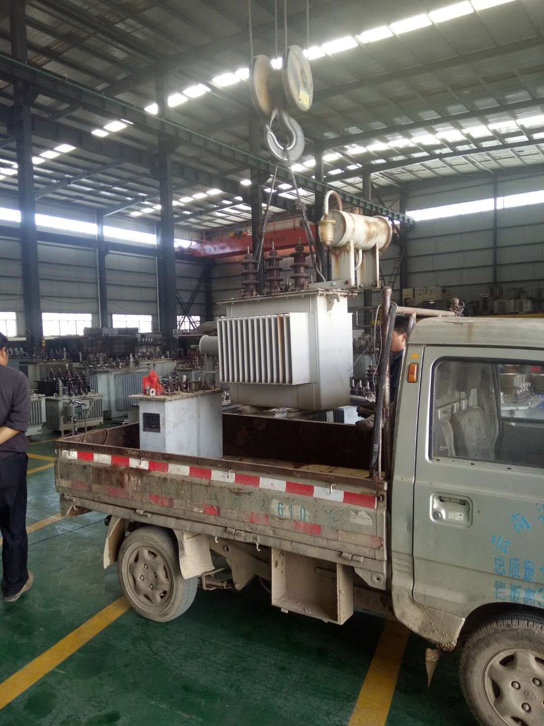 待修变压器到场2017.11.13-修理案例-云南变压器维修_云南变压器销售_云南特种变压器维修