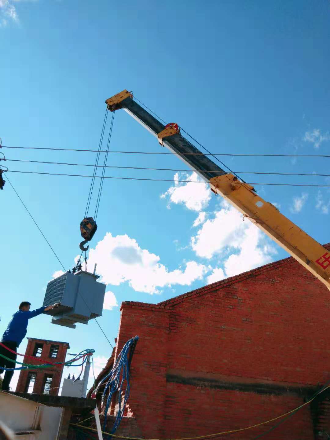 变压器修理送货安装现场2018.11.20-修理案例-云南变压器维修_云南变压器销售_云南特种变压器维修