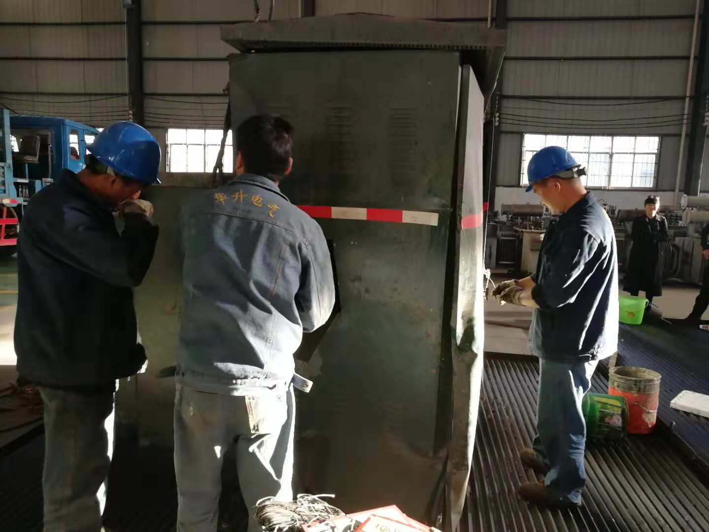 美式箱变修理前2018.11.22-修理案例-云南变压器维修_云南变压器销售_云南特种变压器维修