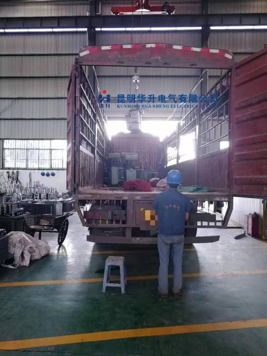 待修变压器23台卸货中2019.9-修理案例-云南变压器维修_云南变压器销售_云南特种变压器维修