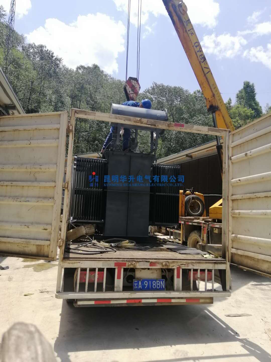 4000KVA变压器送货到达2020.4-修理案例-云南变压器维修_云南变压器销售_云南特种变压器维修