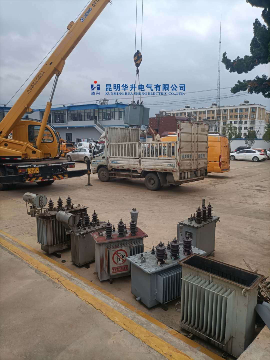待修变压器装车2020.8-修理案例-云南变压器维修_云南变压器销售_云南特种变压器维修
