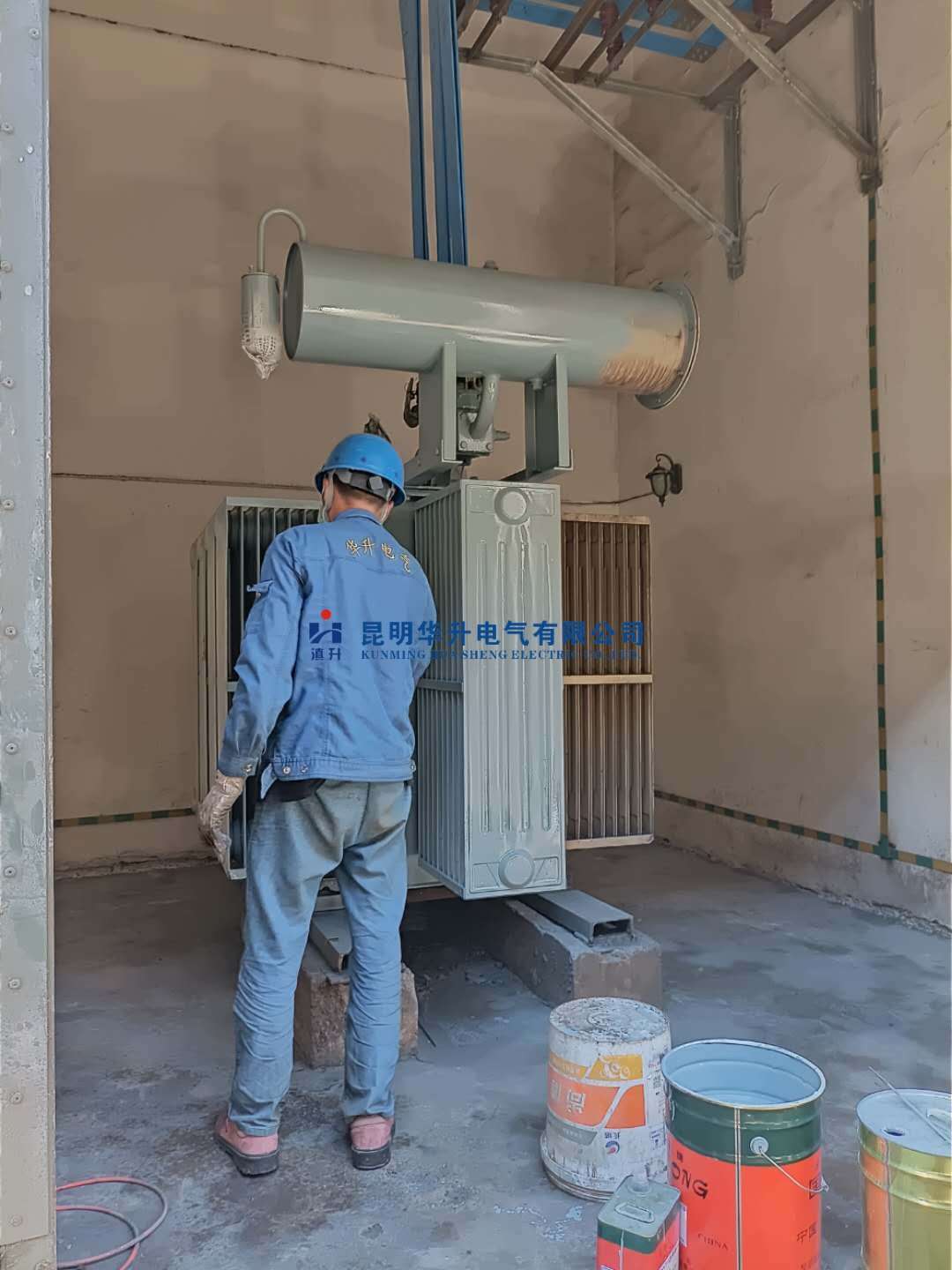 变压器现场做漆2020.8-修理案例-云南变压器维修_云南变压器销售_云南特种变压器维修