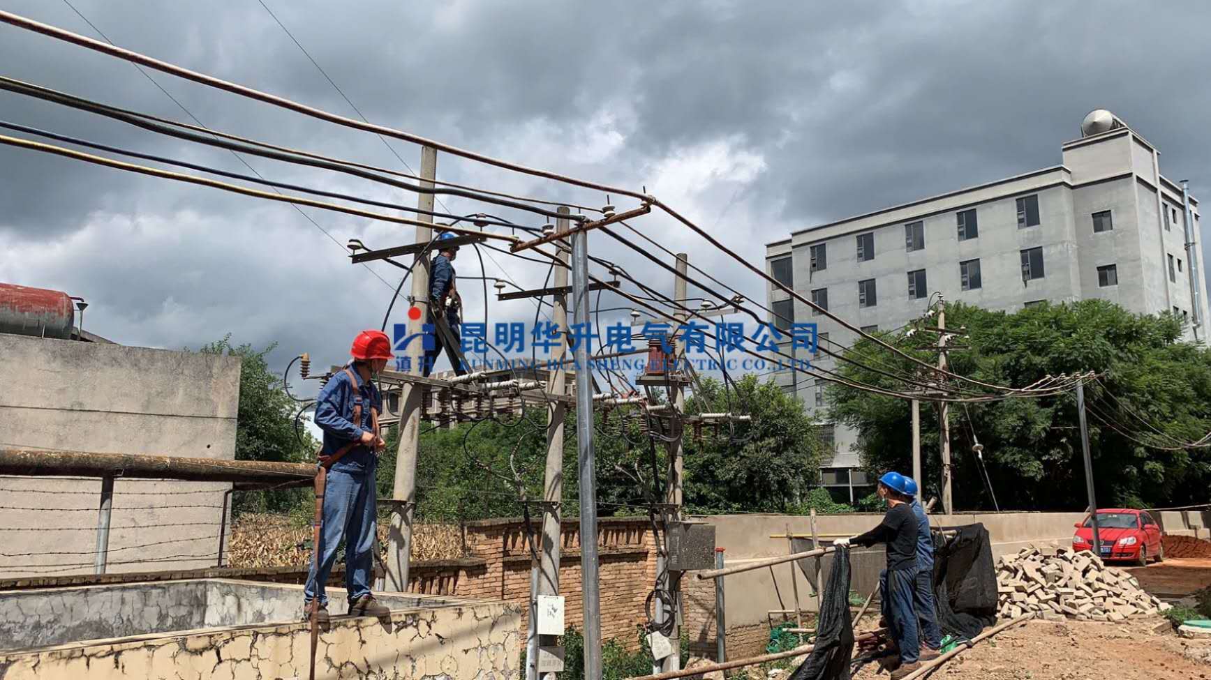 变压器现场吊装2020.10-修理案例-云南变压器维修_云南变压器销售_云南特种变压器维修