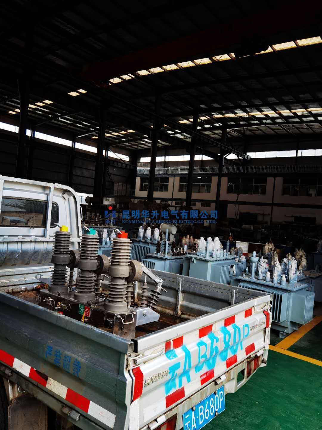 断路器修理完毕发货2020.10-修理案例-云南变压器维修_云南变压器销售_云南特种变压器维修