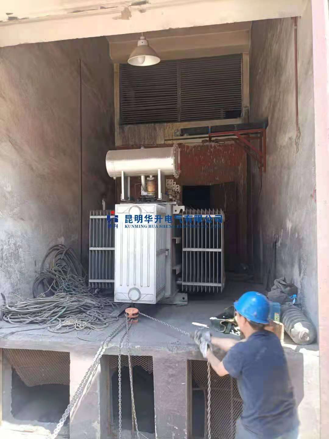 变压器现场吊装2021.6-修理案例-云南变压器维修_云南变压器销售_云南特种变压器维修