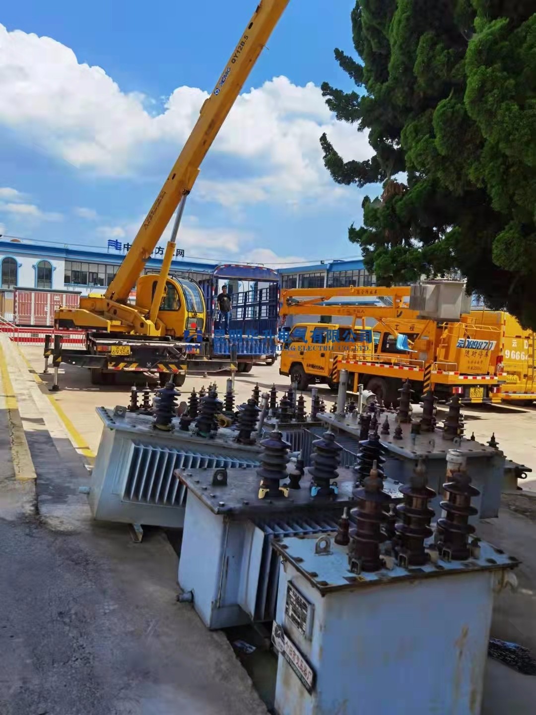 待修变压器一批装车中2021-修理案例-云南变压器维修_云南变压器销售_云南特种变压器维修